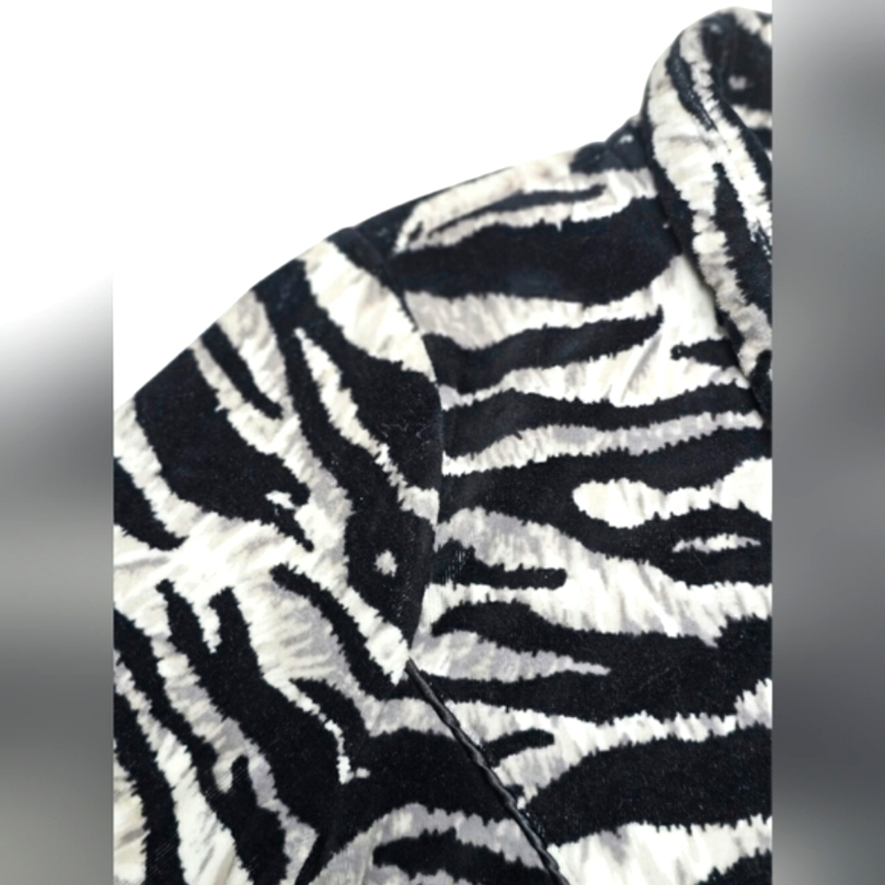 Kim Roger's Black Gray & White Soft Velour Zip up Jacket Zebra Print w/ Pockets - Picture 7 of 11